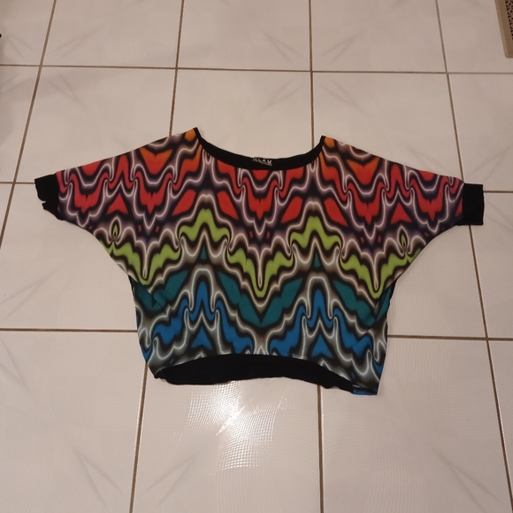 $4 Add-on Colourful Batwing Top - Size Medium - Picture 5 of 6